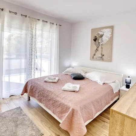 Crowonder Sun Dance Apartments With Heated Swimming Pool Seaview And Garden Sveti Filip i Jakov Exterior foto