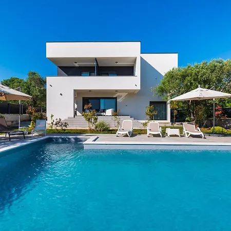 Crowonder Sun Dance Apartments With Heated Swimming Pool Seaview And Garden Sveti Filip i Jakov Exterior foto