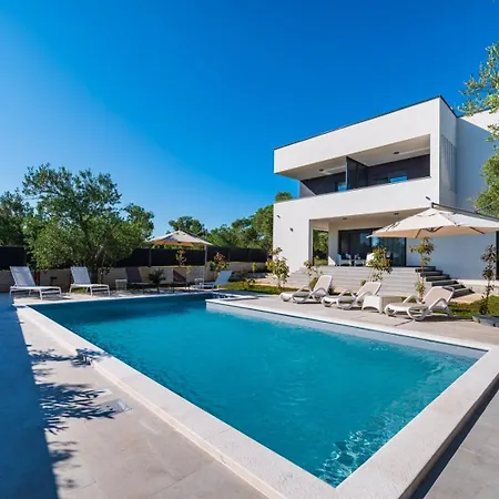 Crowonder Sun Dance Apartments With Heated Swimming Pool Seaview And Garden Sveti Filip i Jakov Exterior foto
