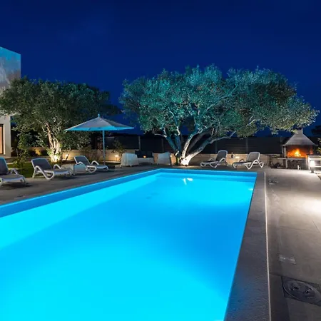 Crowonder Sun Dance Apartments With Heated Swimming Pool Seaview And Garden Sveti Filip i Jakov Exterior foto