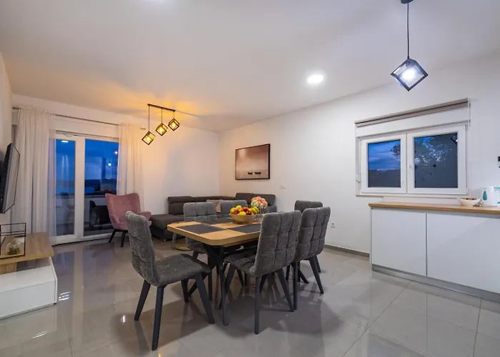 Crowonder Sun Dance Apartments With Heated Swimming Pool Seaview And Garden