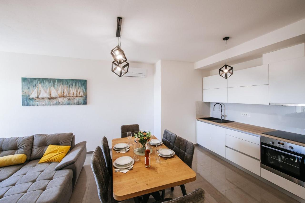 Crowonder Sun Dance With Heated Swimming Pool Seaview And Garden Apartment