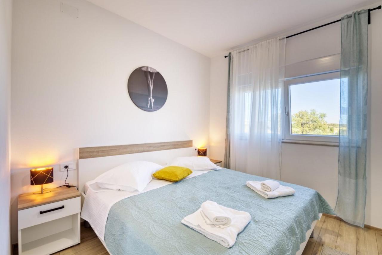 Crowonder Sun Dance With Heated Swimming Pool Seaview And Garden