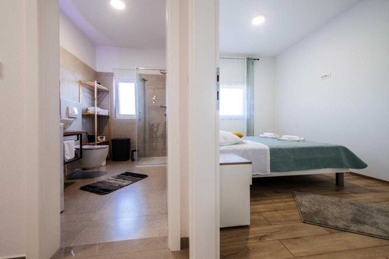 Crowonder Sun Dance With Heated Swimming Pool Seaview And Garden *