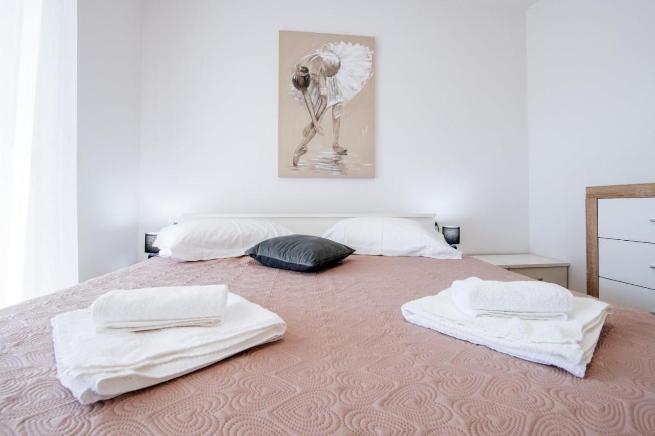 Apartment Crowonder Sun Dance With Heated Swimming Pool Seaview And Garden Sveti Filip i Jakov