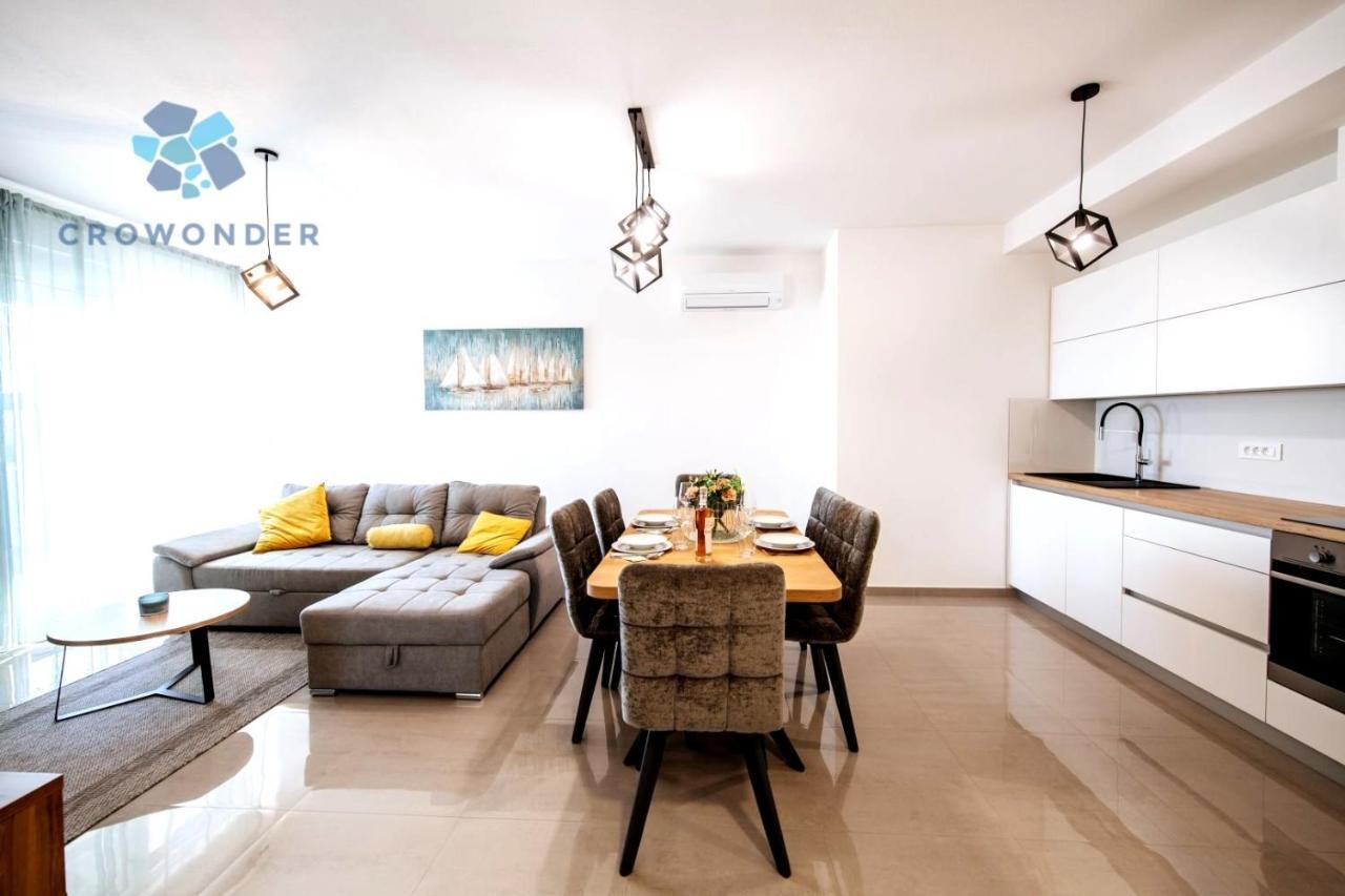 Crowonder Sun Dance With Heated Swimming Pool Seaview And Garden Apartment Sveti Filip i Jakov