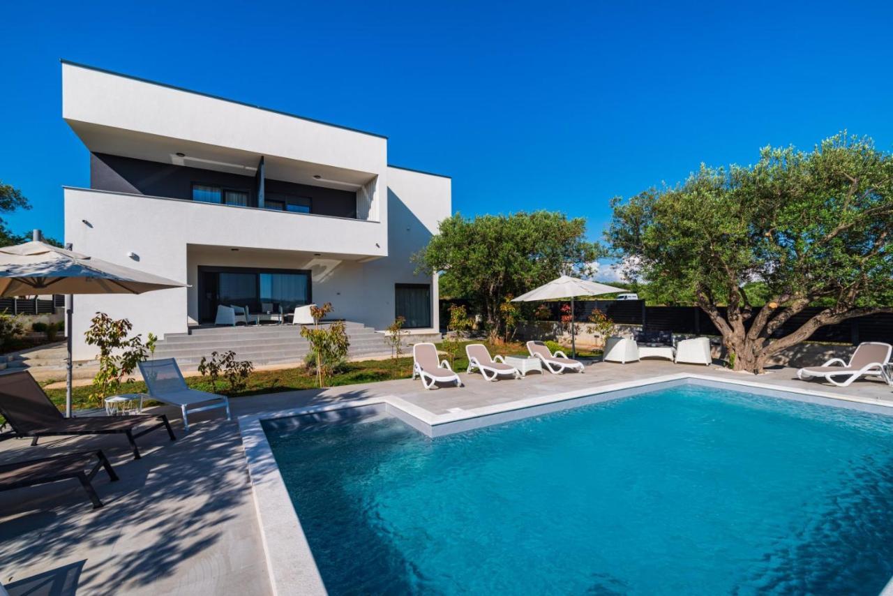 Apartment Crowonder Sun Dance With Heated Swimming Pool Seaview And Garden *