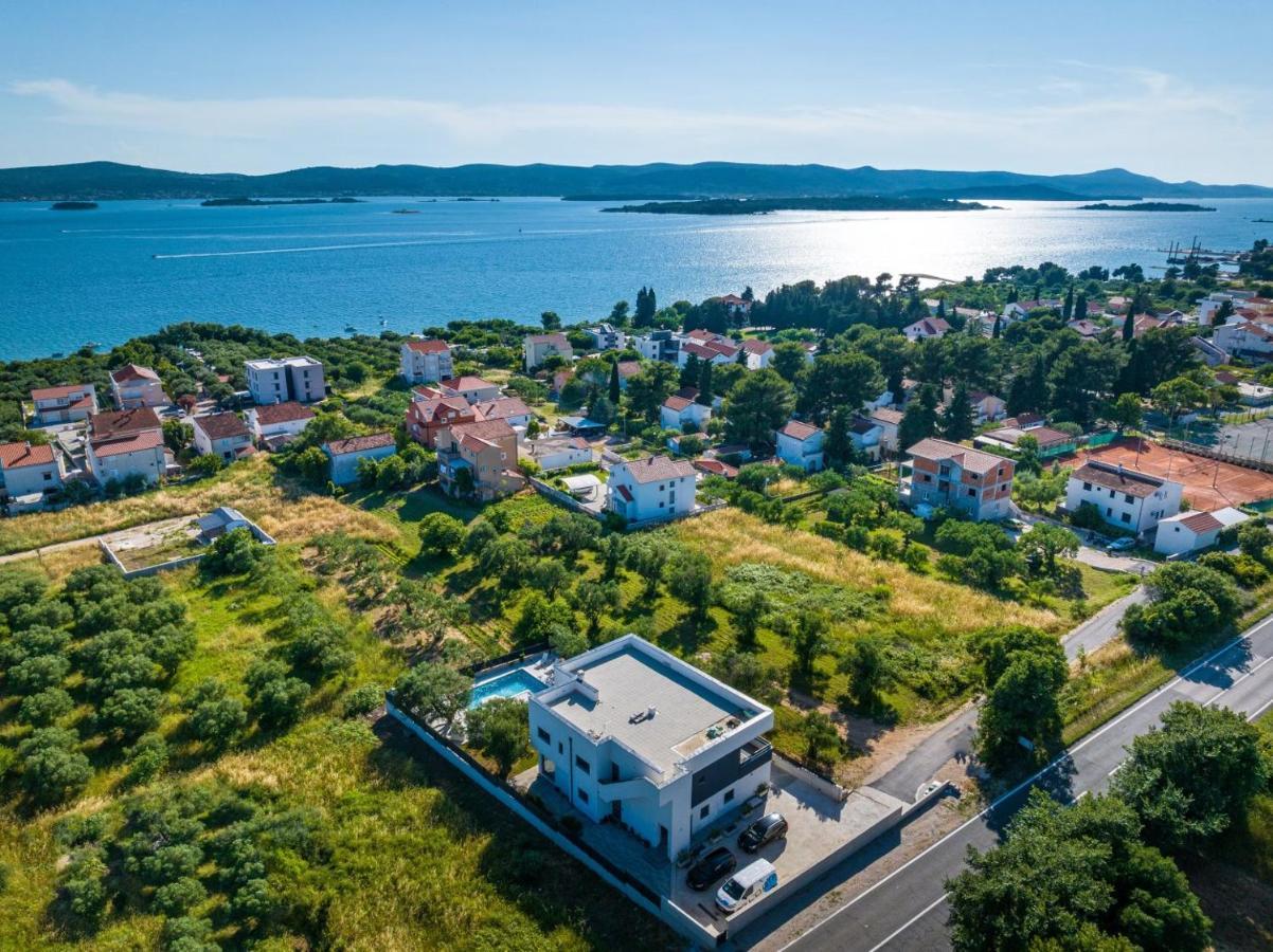 Crowonder Sun Dance With Heated Swimming Pool Seaview And Garden Apartment Sveti Filip i Jakov
