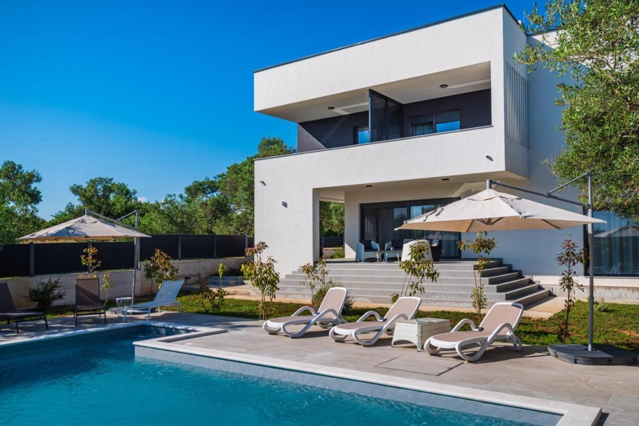 Crowonder Sun Dance With Heated Swimming Pool Seaview And Garden Sveti Filip i Jakov