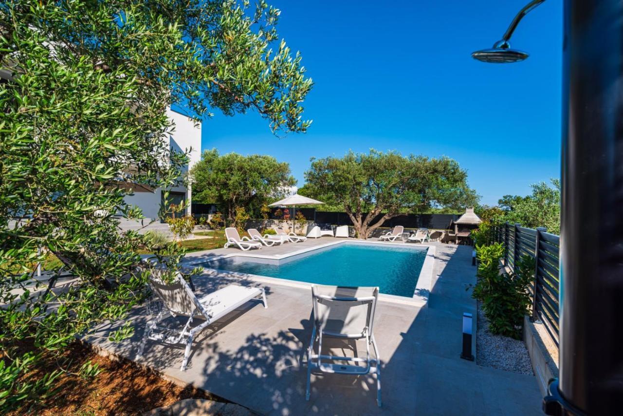 Crowonder Sun Dance With Heated Swimming Pool Seaview And Garden Apartment