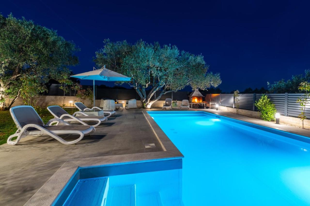 Crowonder Sun Dance With Heated Swimming Pool Seaview And Garden Sveti Filip i Jakov