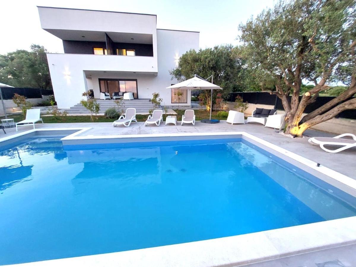 Crowonder Sun Dance With Heated Swimming Pool Seaview And Garden Apartment