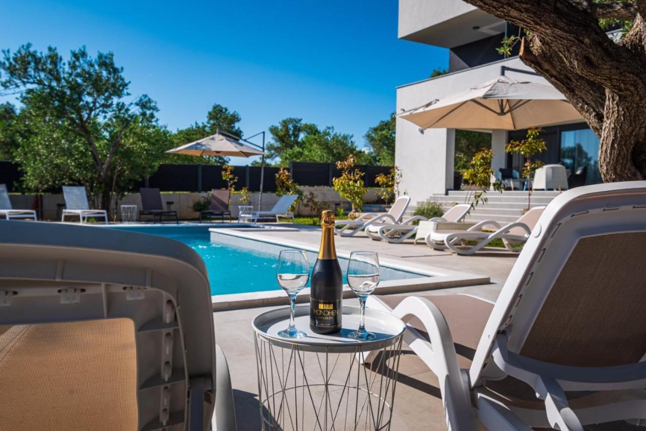 Crowonder Sun Dance With Heated Swimming Pool Seaview And Garden Apartment *