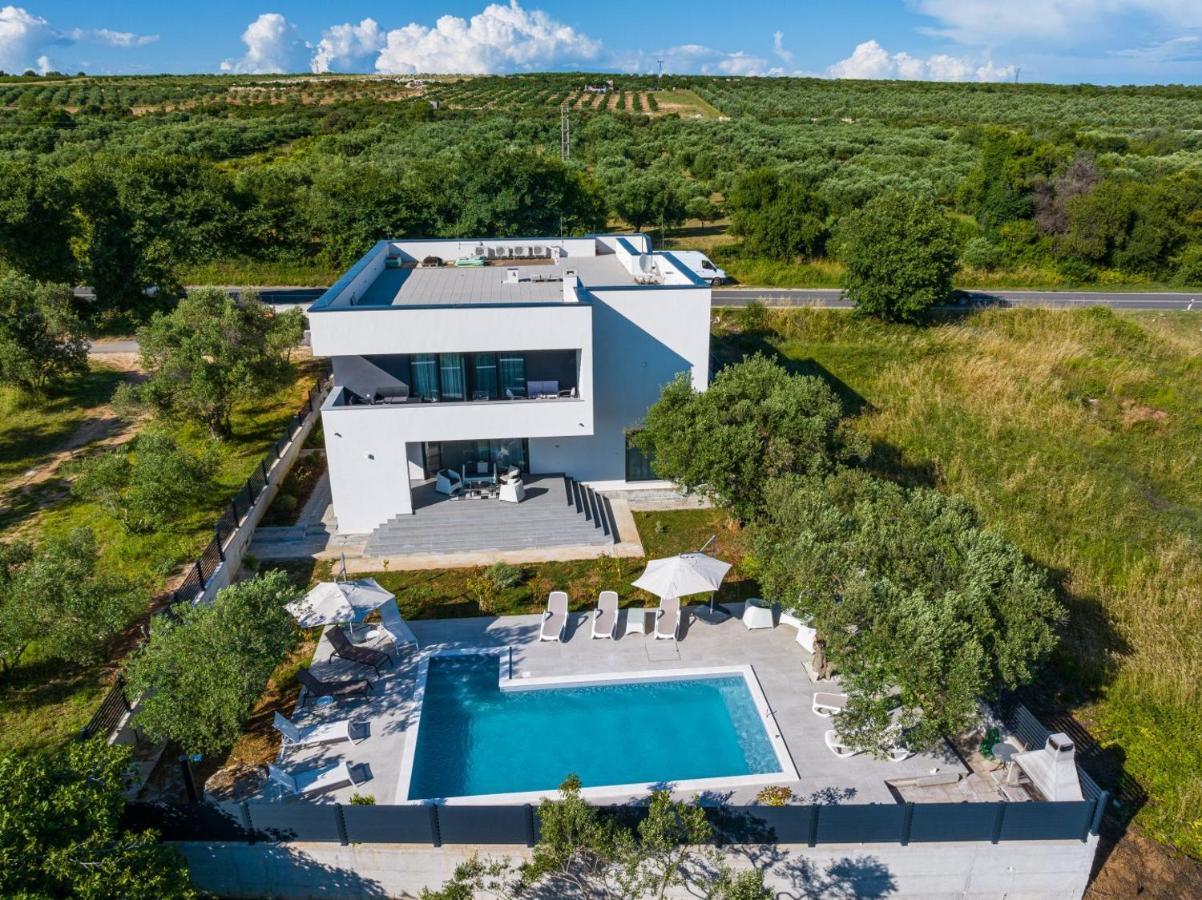 Crowonder Sun Dance With Heated Swimming Pool Seaview And Garden Apartment