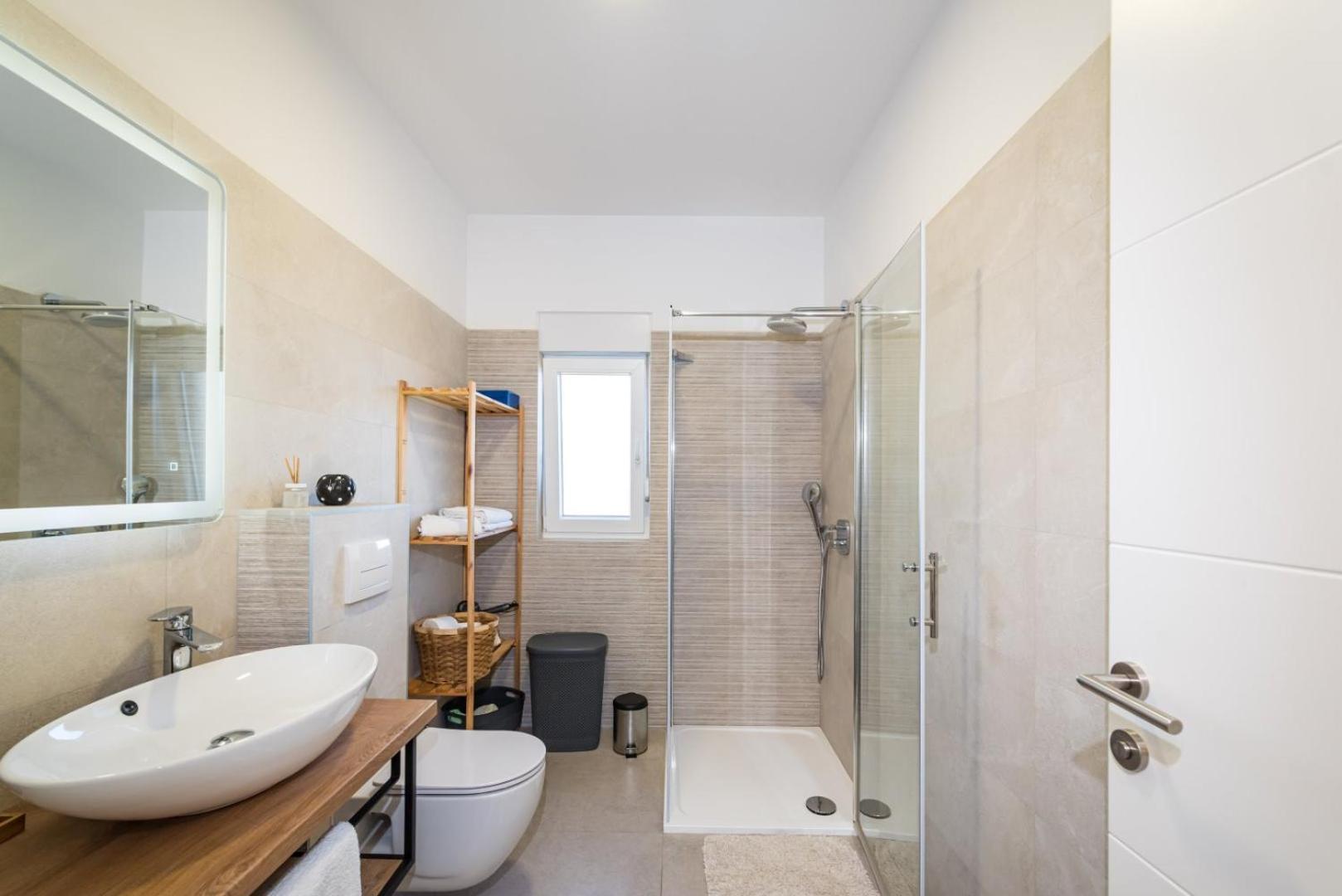 Crowonder Sun Dance With Heated Swimming Pool Seaview And Garden