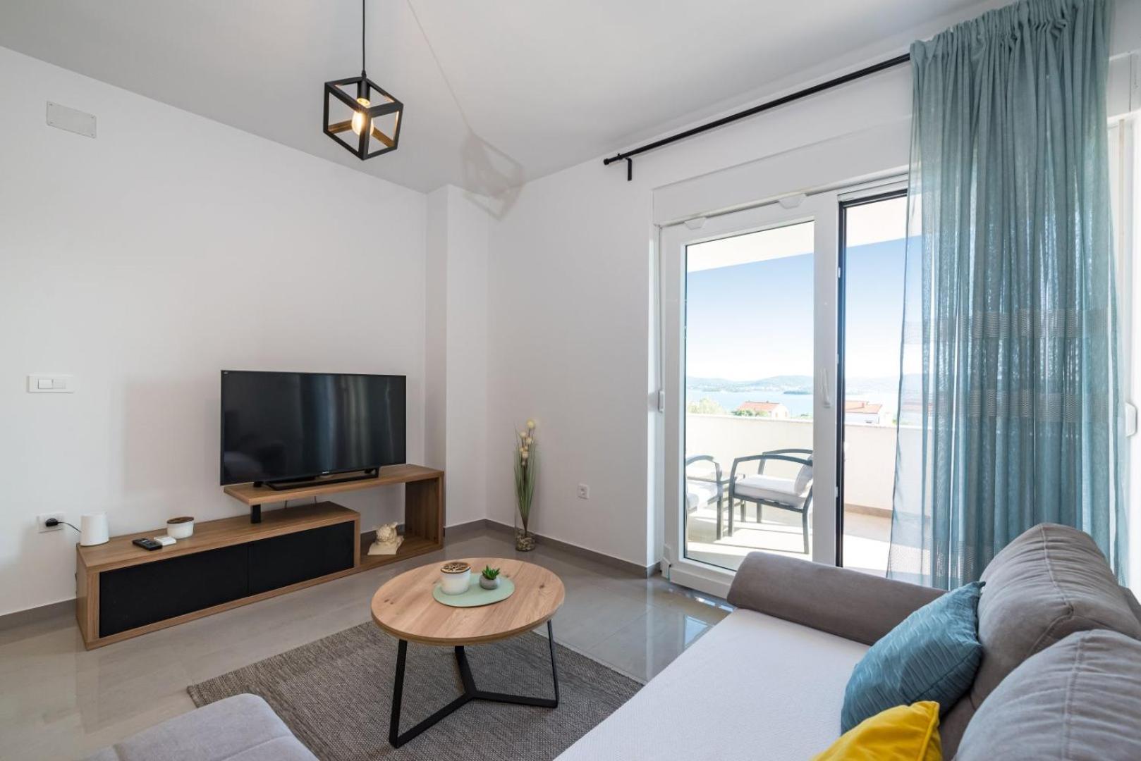 Crowonder Sun Dance With Heated Swimming Pool Seaview And Garden *