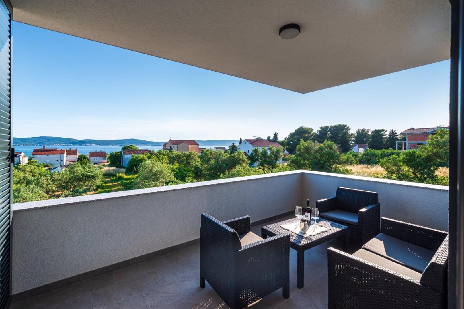 Crowonder Sun Dance With Heated Swimming Pool Seaview And Garden *
