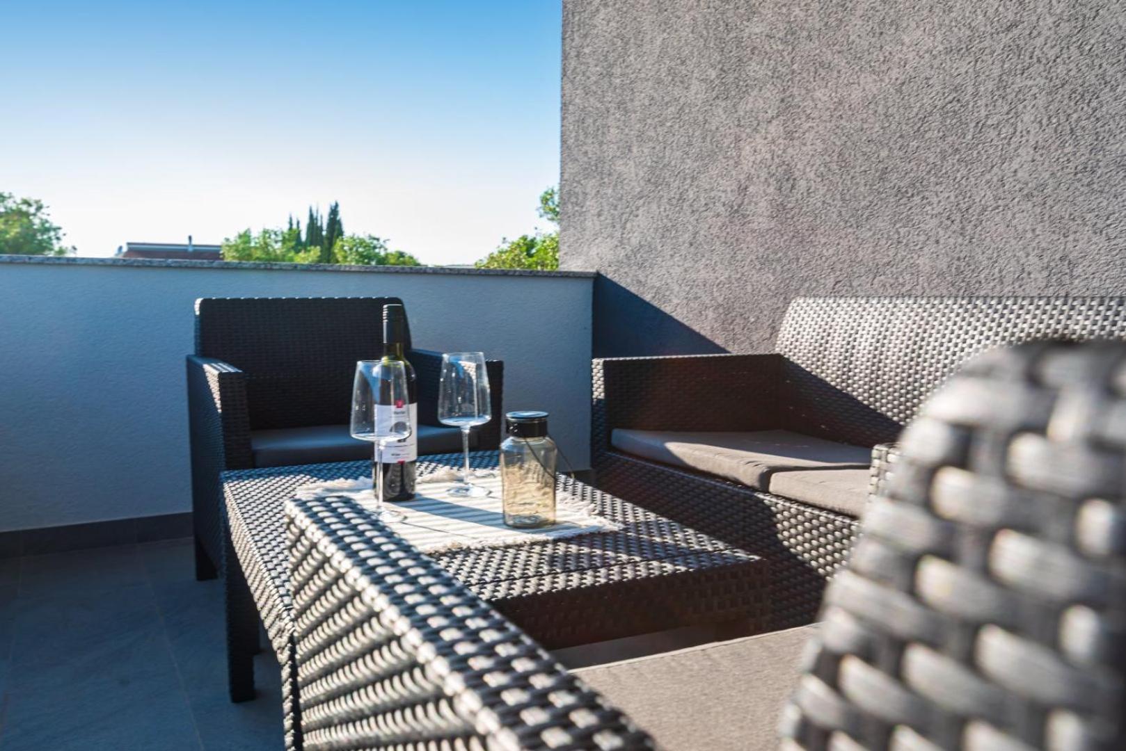 Crowonder Sun Dance With Heated Swimming Pool Seaview And Garden