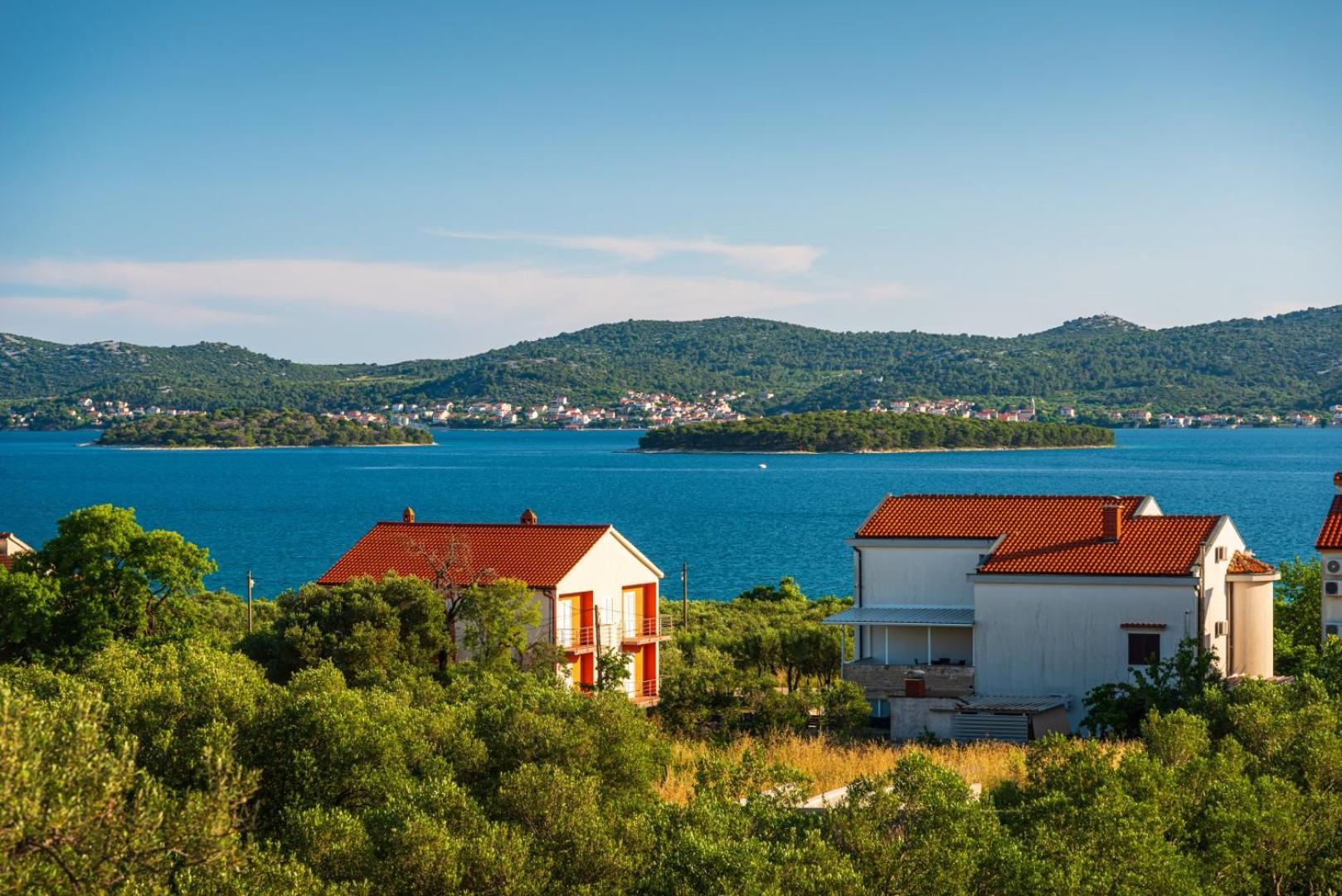 Apartment Crowonder Sun Dance With Heated Swimming Pool Seaview And Garden Sveti Filip i Jakov