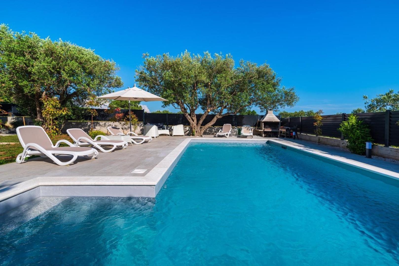 Crowonder Sun Dance With Heated Swimming Pool Seaview And Garden